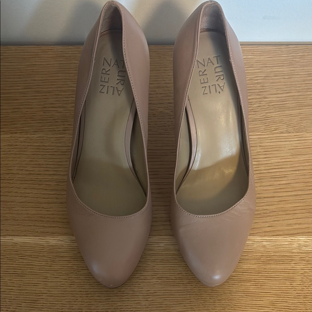 Naturalizer Women's Tan Pumps